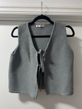 Zenna Gray Sleeveless Tie-Front Knit Vest